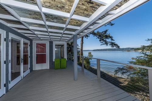 'The Nest' Gorgeous Waterfront La Conner Getaway!