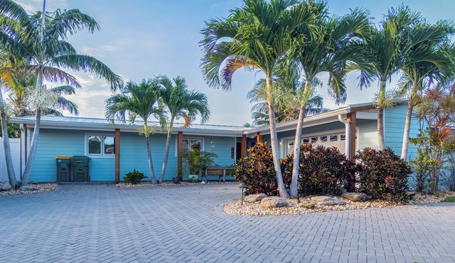 Tiki Beach House Waterfront
