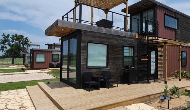 Train-Themed Home: Rooftop Deck, Pool & Wine Trail