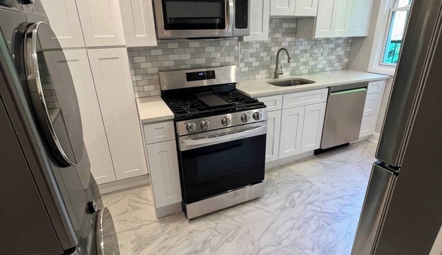 True 2-Bedroom, 25 Mins to NYC - Sleeps Four