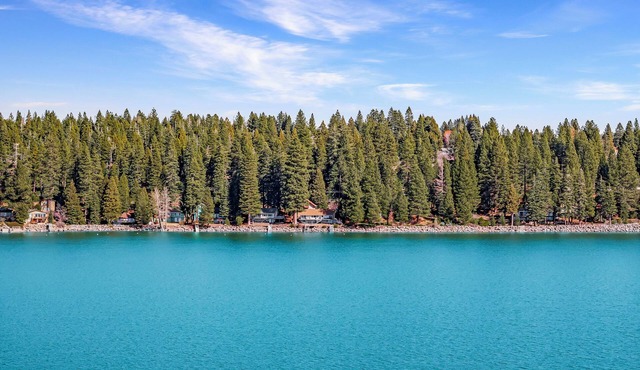 Unforgettable Lakefront 5+Bedroom in Lake Almanor
