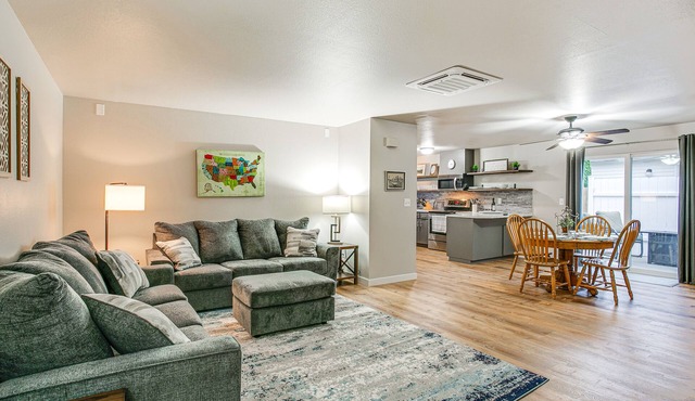 Updated Duplex Home < 1 Mi to Downtown Enumclaw!
