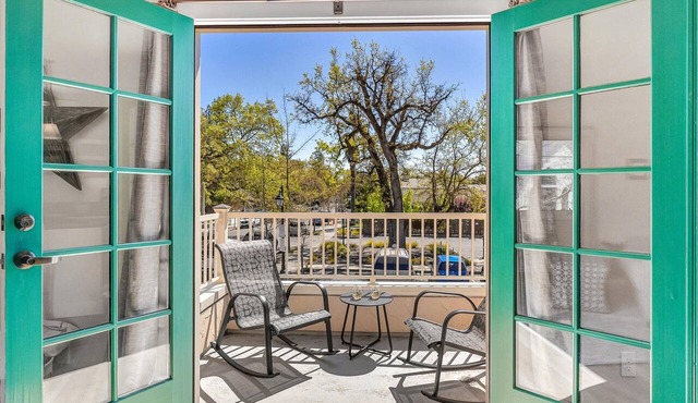 Upscale Condo on the Sonoma Plaza