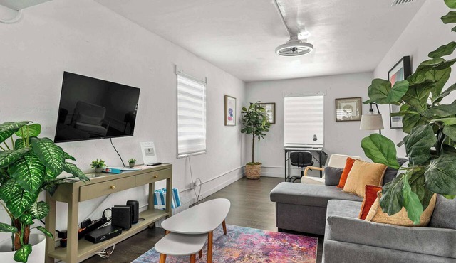 Urban Studio w/Free Parking & Walkable Location