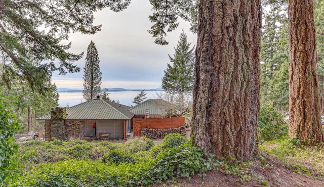 Walk to The Oyster Bar: Chuckanut Dr Retreat!