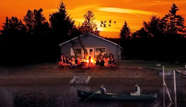 Waterfront Cabin with BBQ, Picnic Space and Amazing Sunsets in Michigan