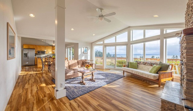 Waterfront Oasis w/Beach Access