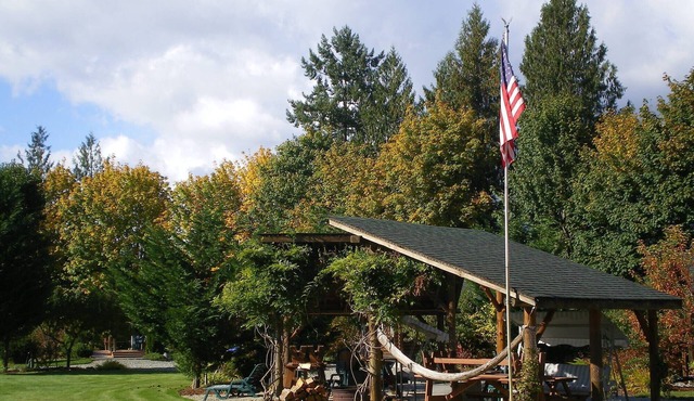 Welcome to your year-round mountain getaway and historic ranch in the foothills of the North Cascades!