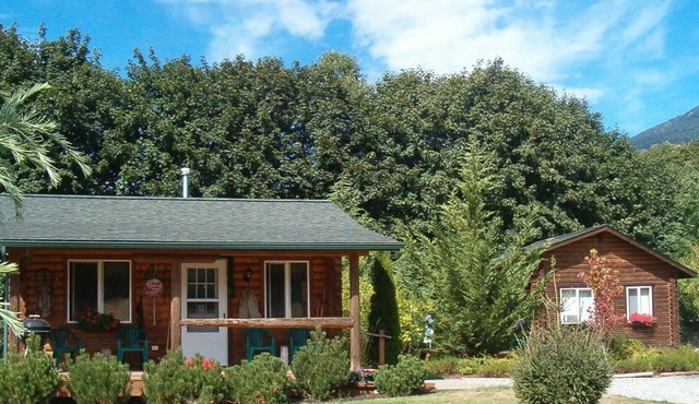 Welcome to your year-round mountain getaway and historic ranch in the foothills of the North Cascades!