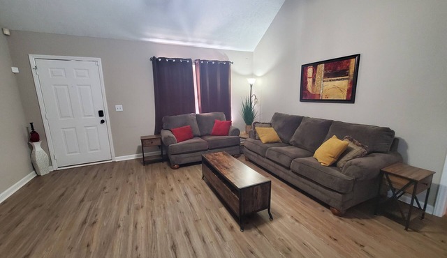Windemere- Location! Cul-de-sac near I24. Fenced