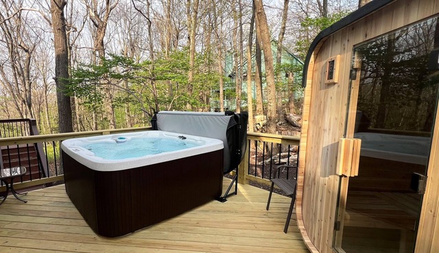 Wintergreen Cabin, Hot Tub, Sauna, Walk to Trails