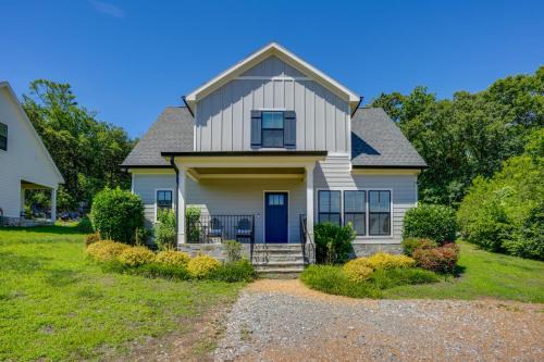 Wooded Escape w/Beautiful Backyard + Mtn Views!