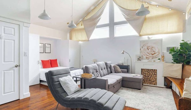 Work, Rest, Visit & Explore | Cozy Downtown Studio