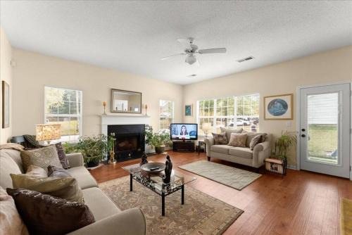 World Cup Work Base -Large Home with OFFICE- Sleeps 8