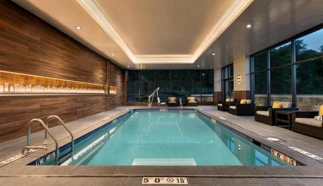 Your Home Away from Home in Florida! Indoor Pool, Free Breakfast, Pets Allowed!