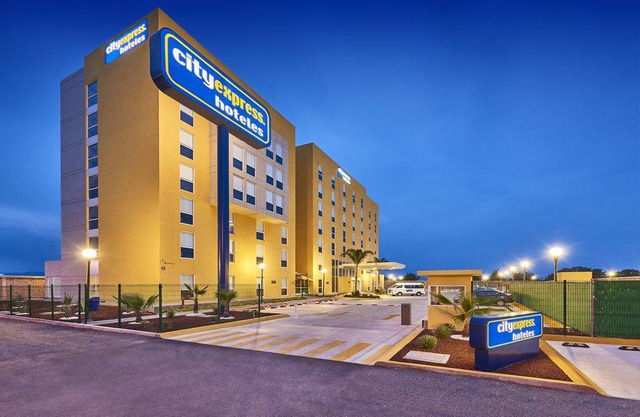 City Express Celaya Galerias