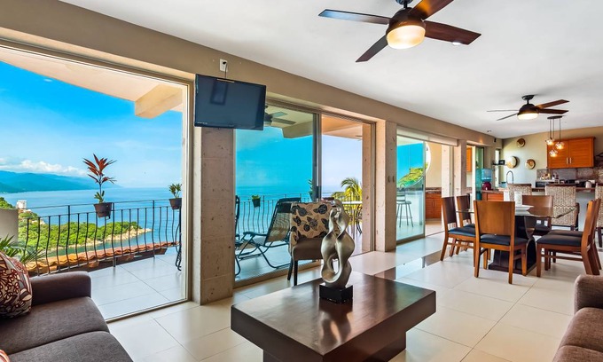 South Shore Hotel Area Condo | 207 m² Condo ∙ 2 bedrooms ∙ 6 guests