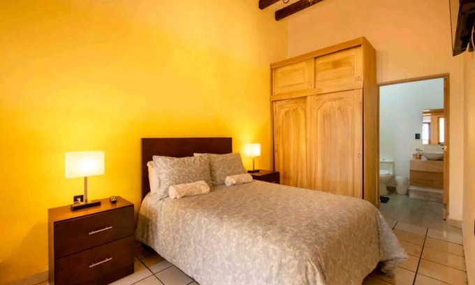 Historic Centre Resort | 2359 m² Private room ∙ 1 bedroom ∙ 2 guests