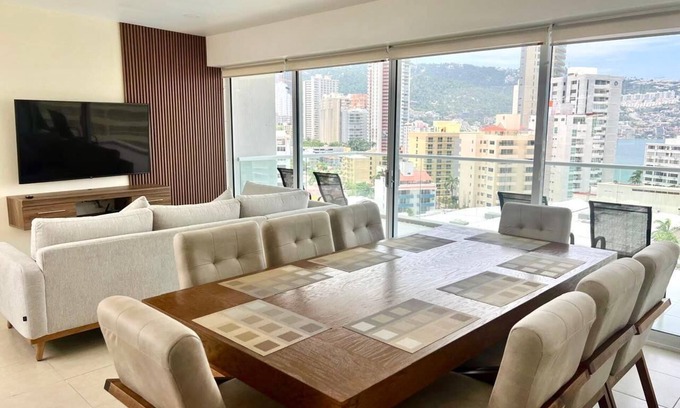 Costa Azul Apartment | 3 bedroom family apartment in Acapulco, a few steps from the beach.