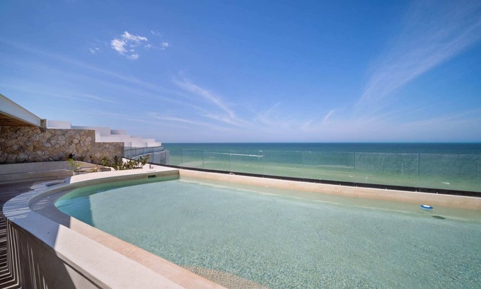 Miramar Apartment | 4 Bedroom Siela Beachfront Luxury Apartment