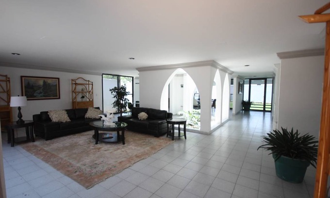 Cuernavaca House | 450 m² House ∙ 6 bedrooms ∙ 16 guests