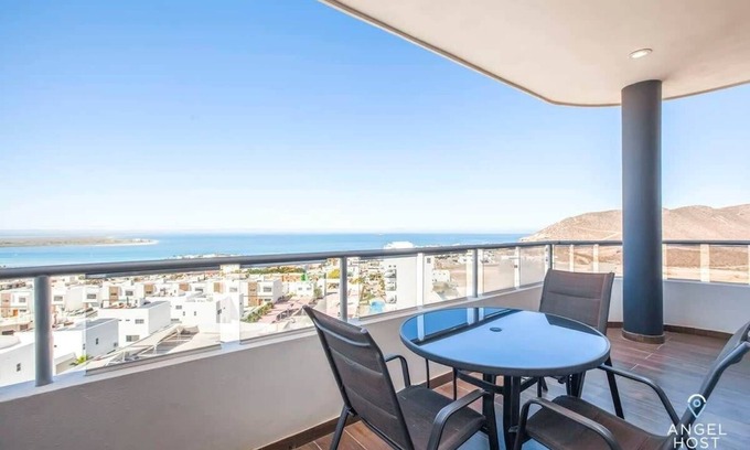 La Paz Condo | 7th-floor condo w/incredible ocean view & 2 pools