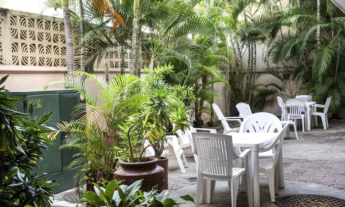 Zona Dorada Hostel | Blue Pacific Suites