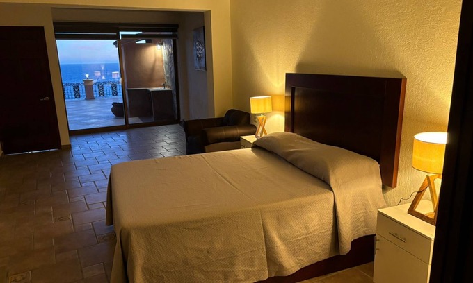 Downtown Mazatlan House | Casa del Cerro con Vista Panoramica ala Ciudad y al Oceano Pacifico
