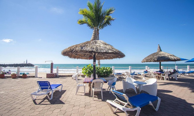 Marina Mazatlan Condo | Come to the Warmth at La Marina Tenis