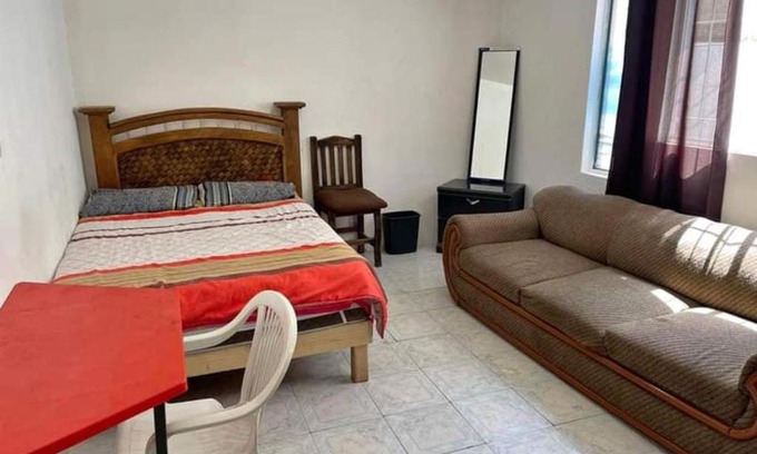 Toluca House | Cuarto cerca del aeropuerto y la central de abastos