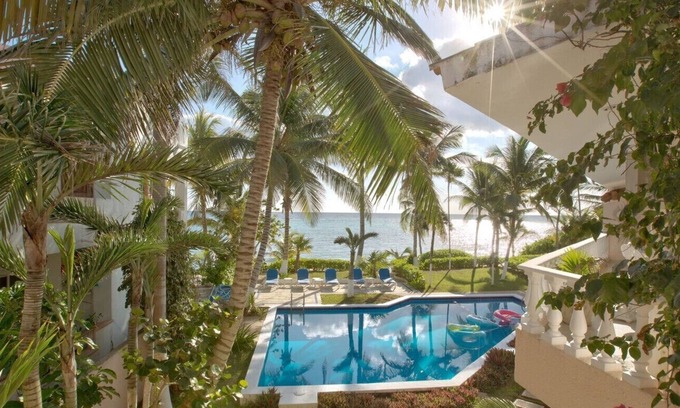 Akumal Condo | Enjoy the ambience of this beachfront condo located in South Akumal!