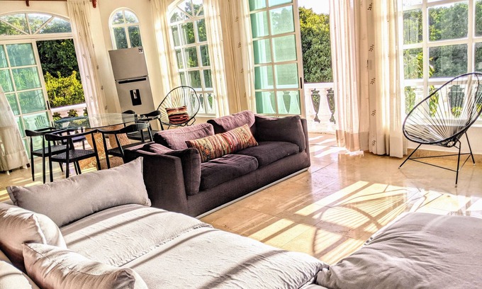 Centro Apartment | Finca Tropical: 18 bedroom house with pool, 1 minute from the beach