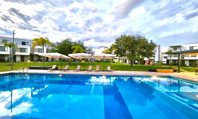 Xochitepec House | La Casa Blanca Santa Fe