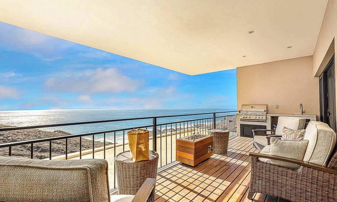 Cerritos Condo | Lux Cerritos Oceanfront Condo, Pool & Gym -Ronival