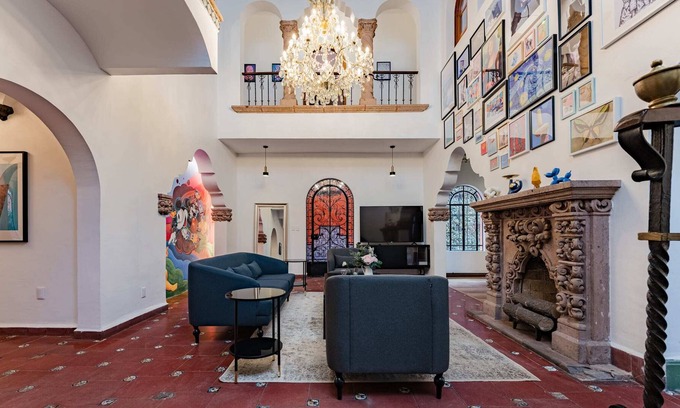 Anahuac House | Luxe Anzures Mansion in Prime Location, Sleeps 24