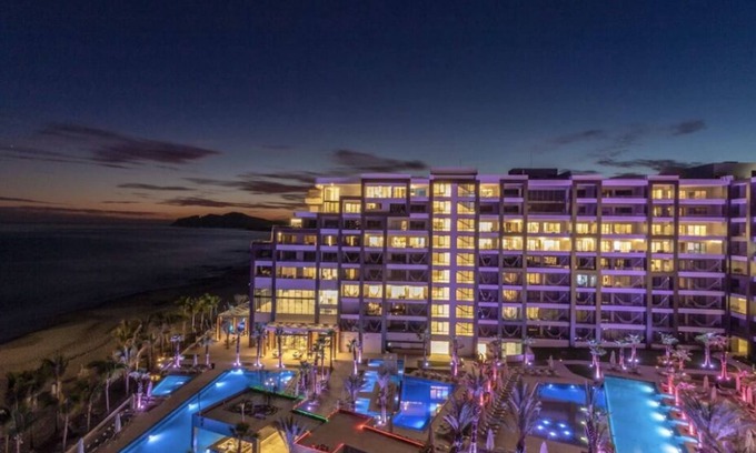 El Tezal Apartment | Luxurious 4,198 sq ft OCEANFRONT SUITE. 3 bdrm, 3.5 bath, SPRING BREAK 2026