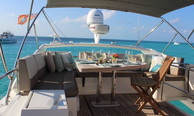 Isla Mujeres Boat Rental | Luxury yacht, a ride on the Caribbean Sea!