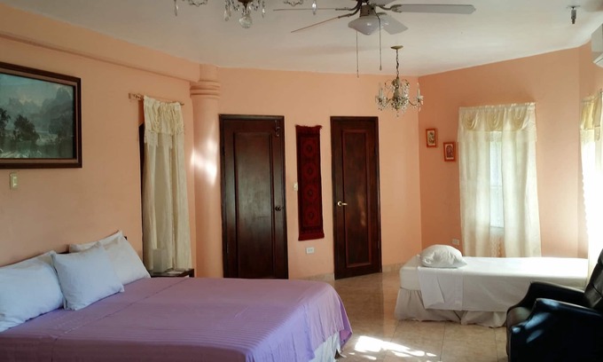 Alfredo V. Bonfil Bed & Breakfast | Mansion Giahn: bed and breakfast