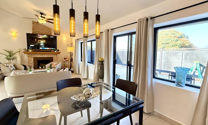 San Antonio Tlayacapan House | Modern 2 Bed Retreat in Ajijic - Unbeatable Location -Patio-Gym-Pickleball Court