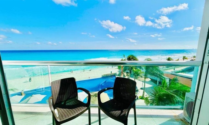 Punta Cancun Apartment | Ocean view suite 2 min walking to Coco Bongo od110