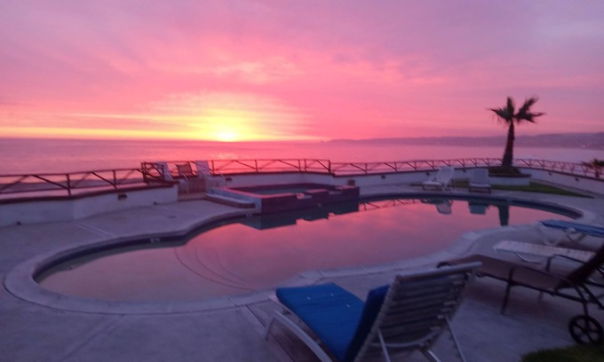 Playas de Rosarito House | Olas ocean suite, pool, jacuzzi, bbq & terrace.Pet friendly, gated & secure