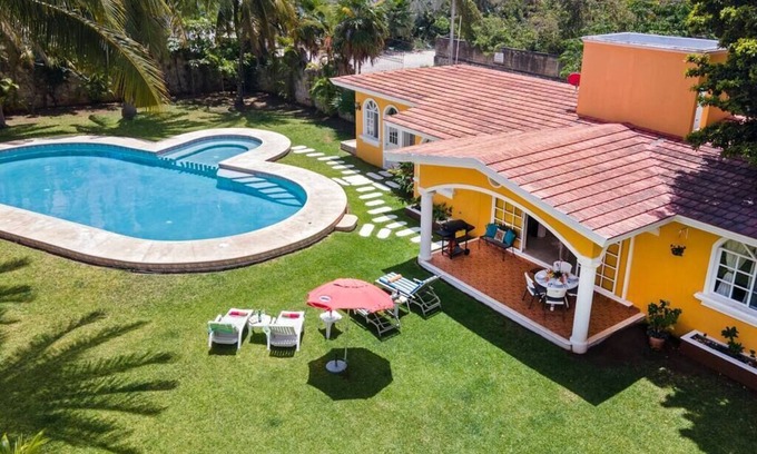 Alfredo V. Bonfil House | Orquideas Relaxed Villa at Villa Flores