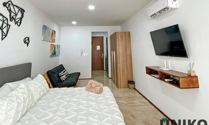 Centro Apartment | Peaceful new studio in midtown Menesses