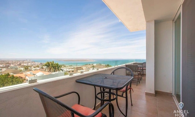 La Paz Condo | Top-Floor Condo w/Ocean Views, Pool & Gym Access