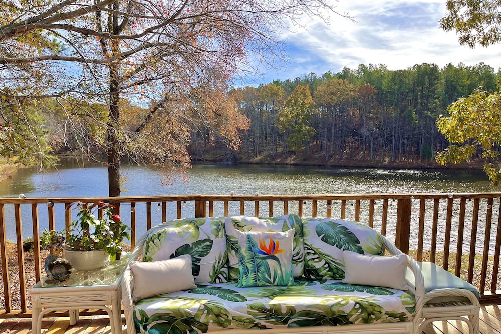 Wake Forest House | ⭐️LAKE VIEW RETREAT⭐️ Water Front Home at the Holliday Homestead