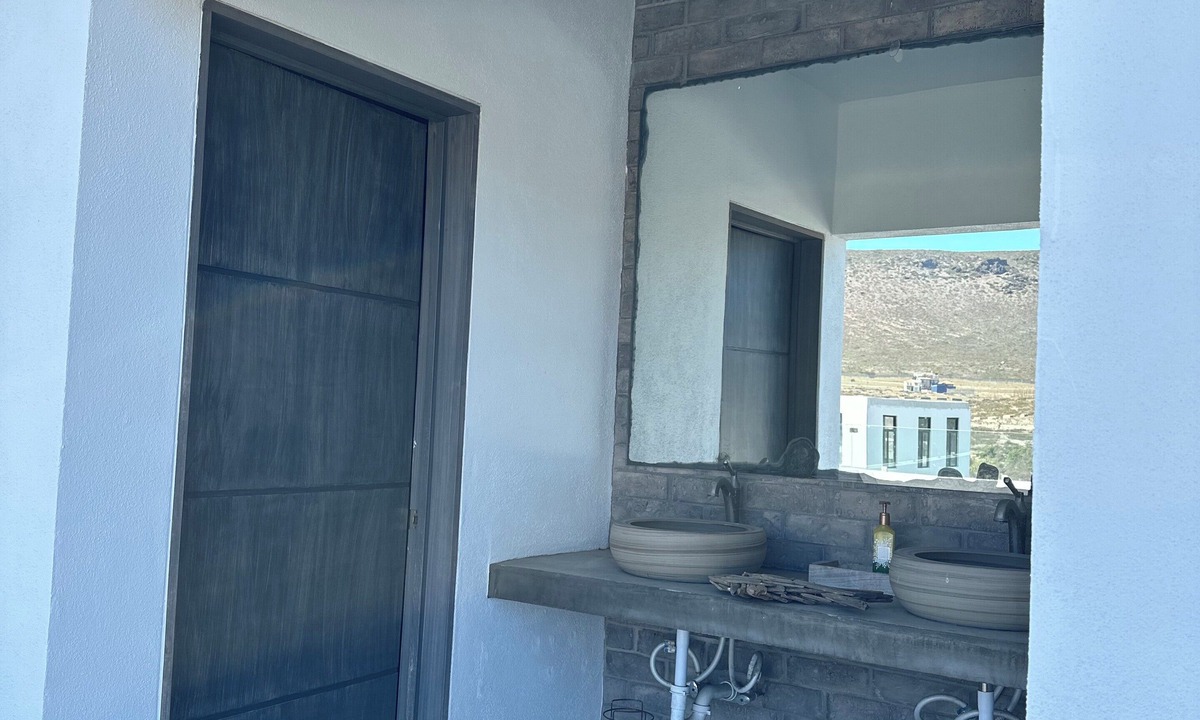 La Salina House | 2-bedroom estate in La Salina, Ensenada with Pool, WiFi, AC. Relax and enjoy
