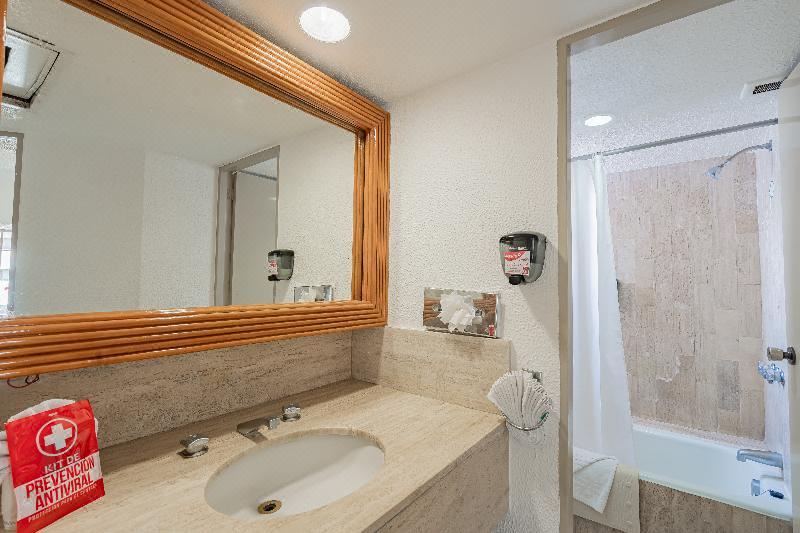 Photo of Bathroom in Costera Acapulco