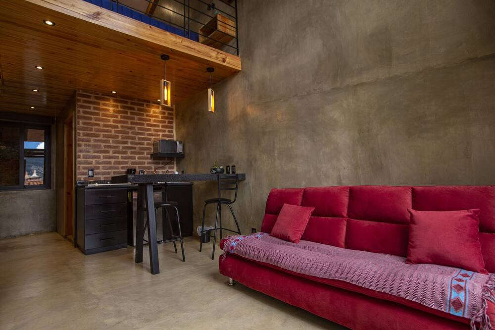 Photo of Livingroom in De La Merced