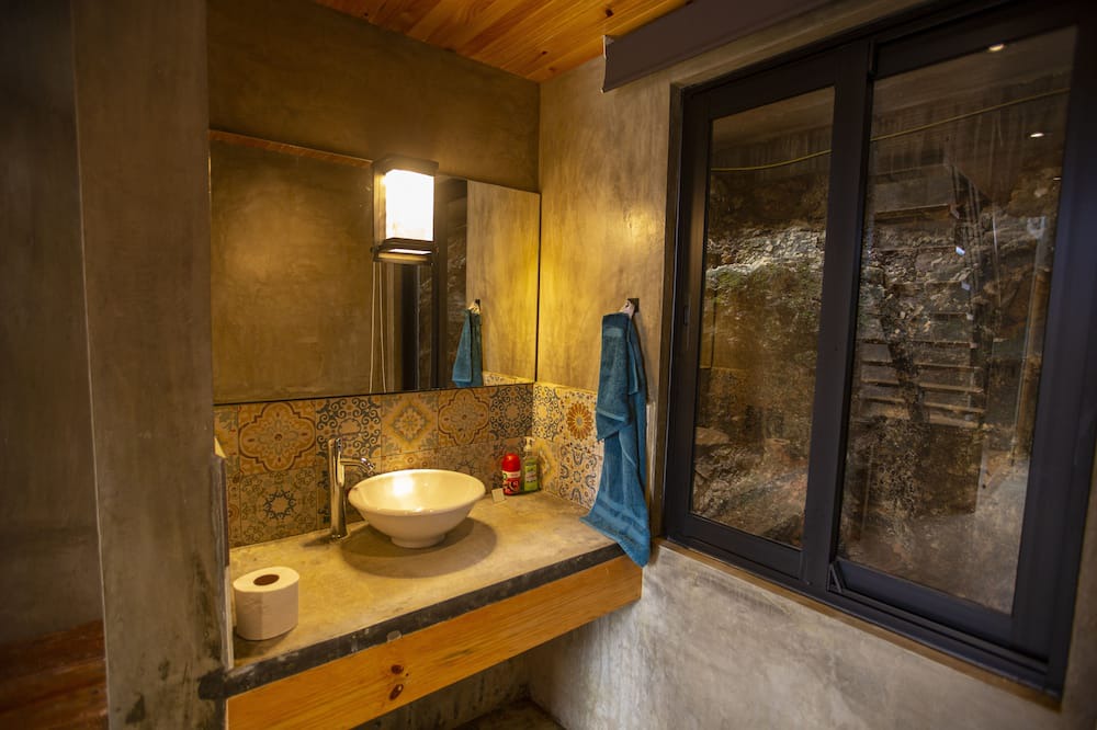 Photo of Bathroom in De La Merced