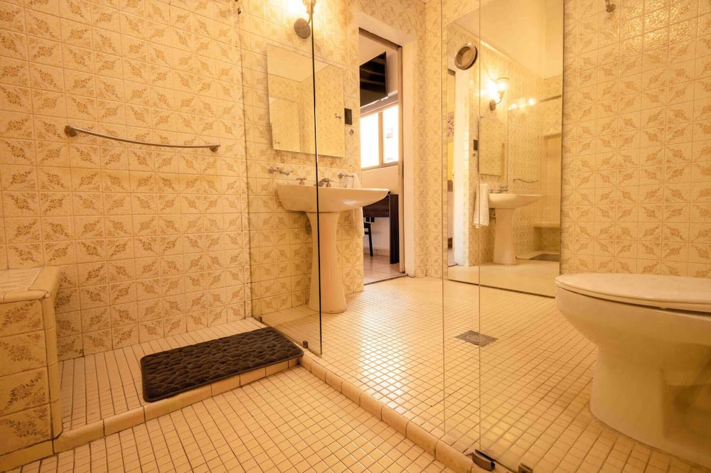Photo of Bathroom in Historic Centre